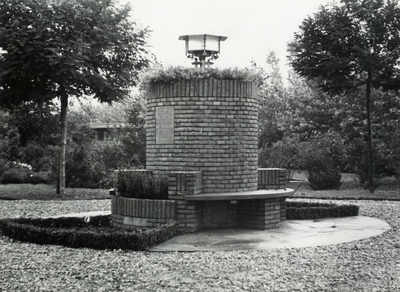 129963 Afbeelding van de Godijnbank in het Godijnpark langs de Raiffeisenlaan te Maartensdijk.N.B. Het park is per 1 ...